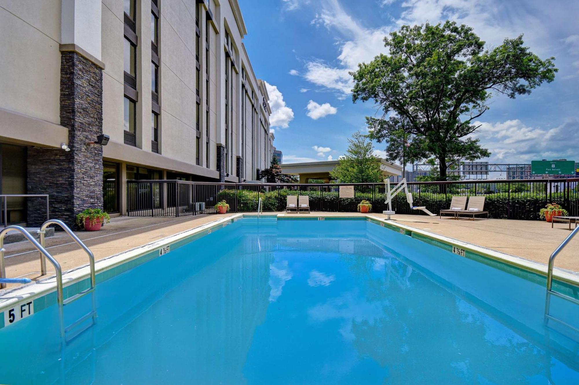 Hampton Inn & Suites Alexandria Old Town Area South Exterior foto