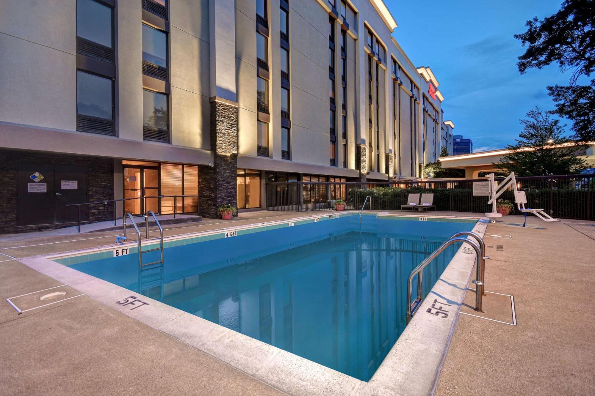 Hampton Inn & Suites Alexandria Old Town Area South Exterior foto